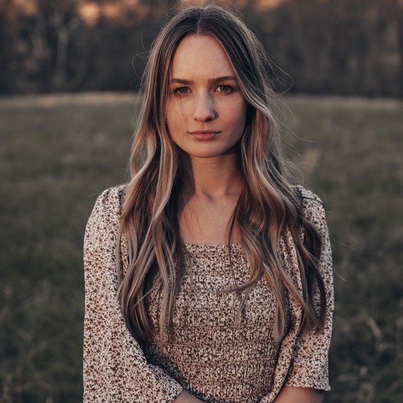 Meet your Posher, Emma - Picture 1 of 1